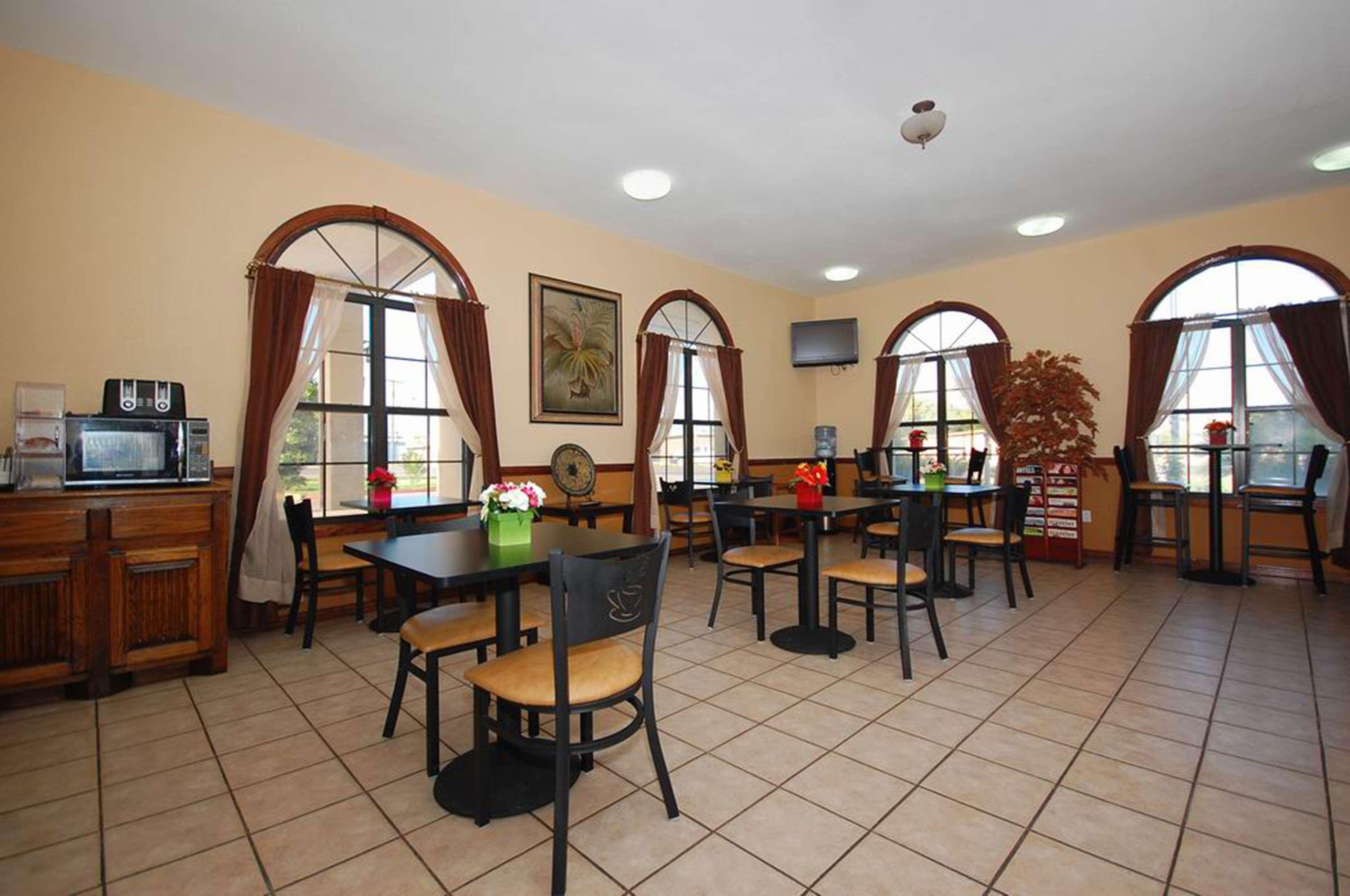Best Western Plus Emerald Inn & Suites Garden City Extérieur photo