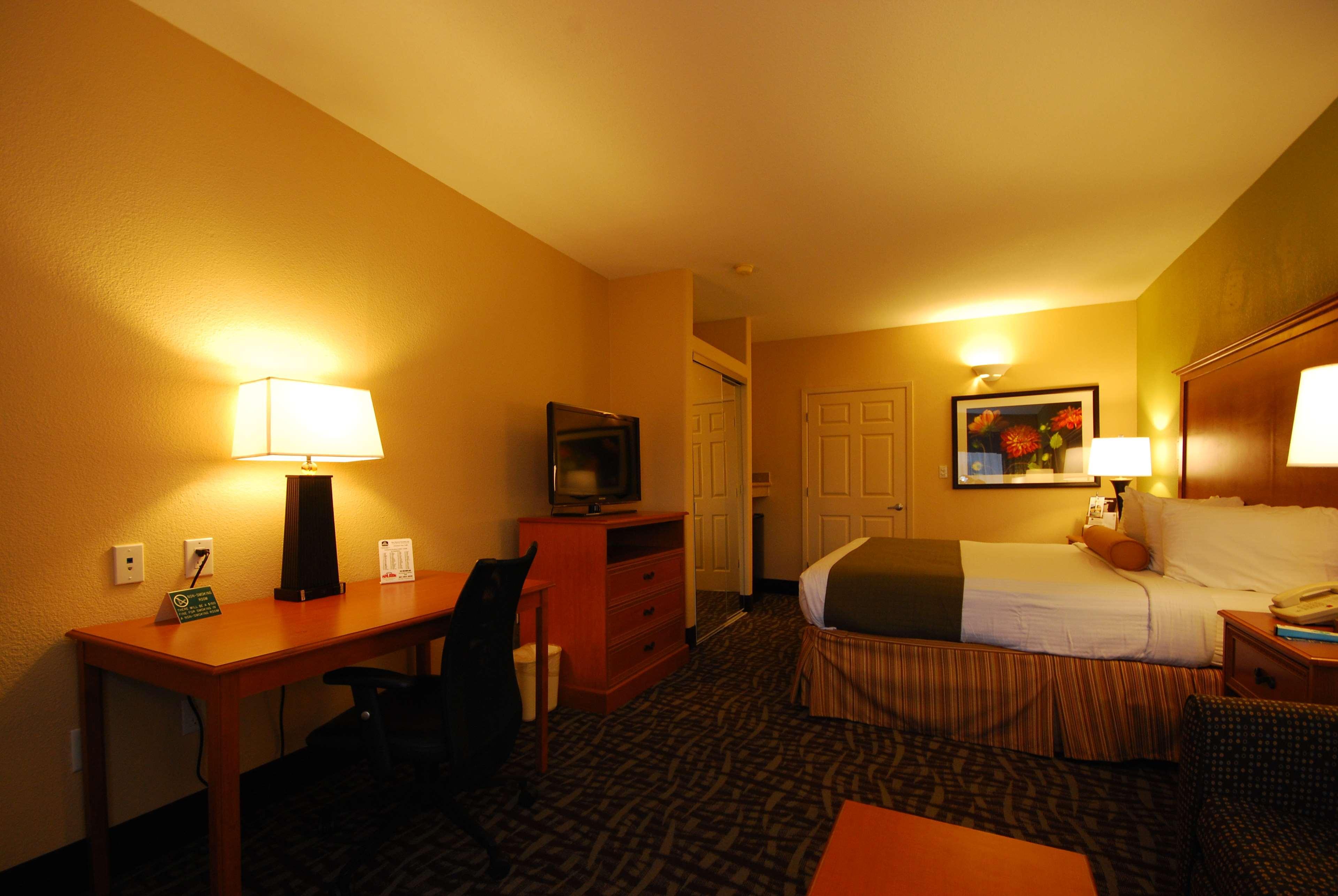 Best Western Plus Emerald Inn & Suites Garden City Extérieur photo