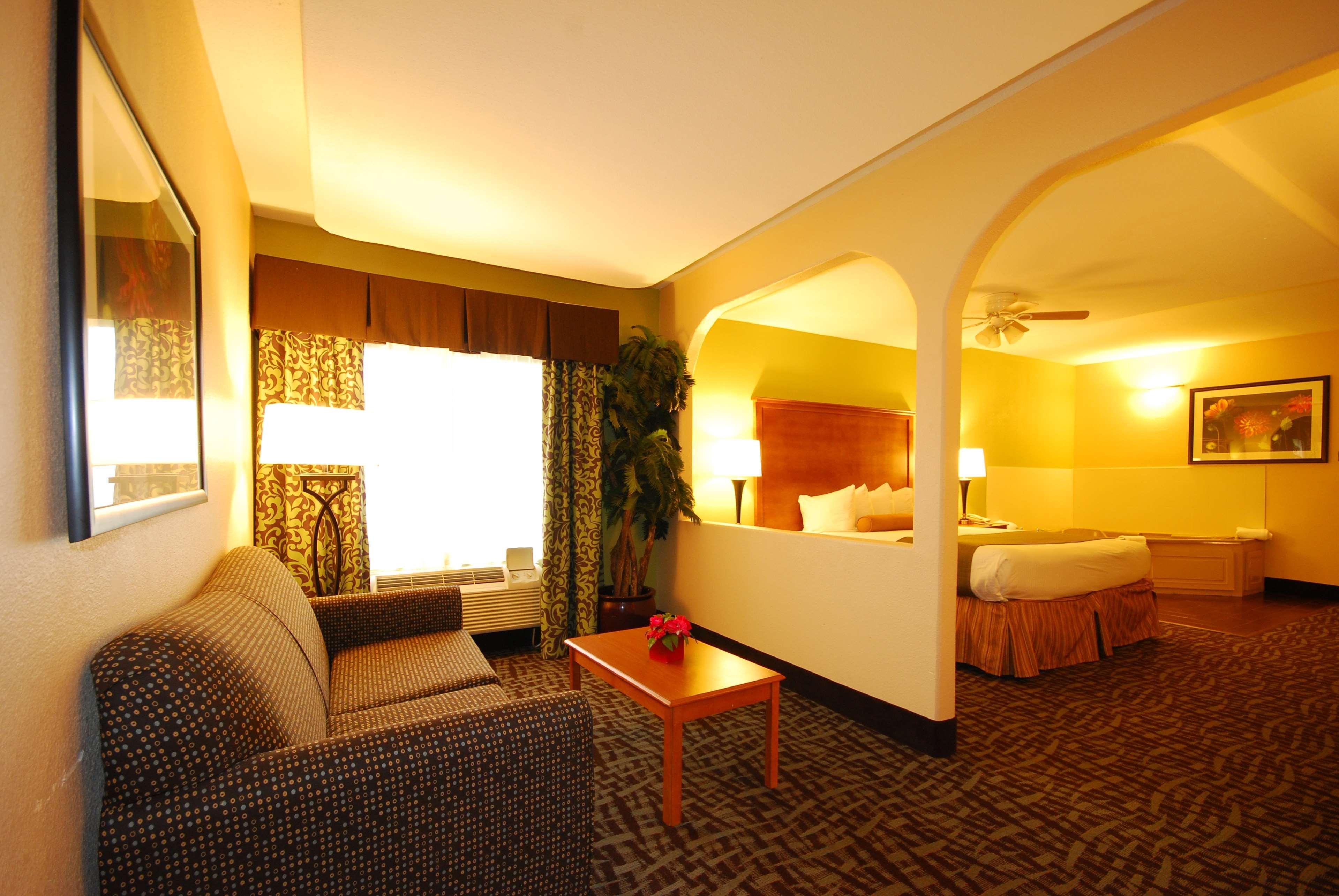 Best Western Plus Emerald Inn & Suites Garden City Extérieur photo