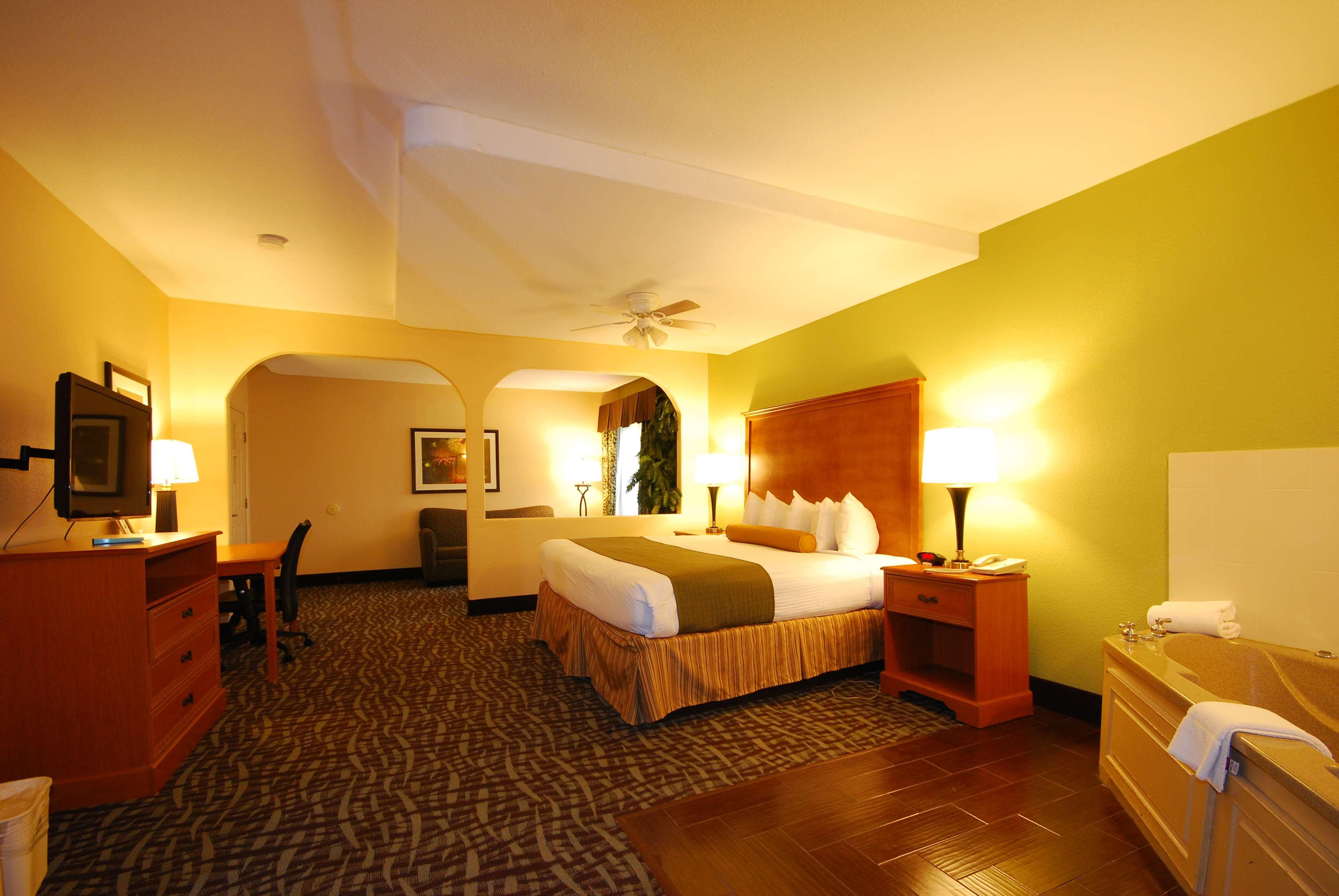 Best Western Plus Emerald Inn & Suites Garden City Extérieur photo