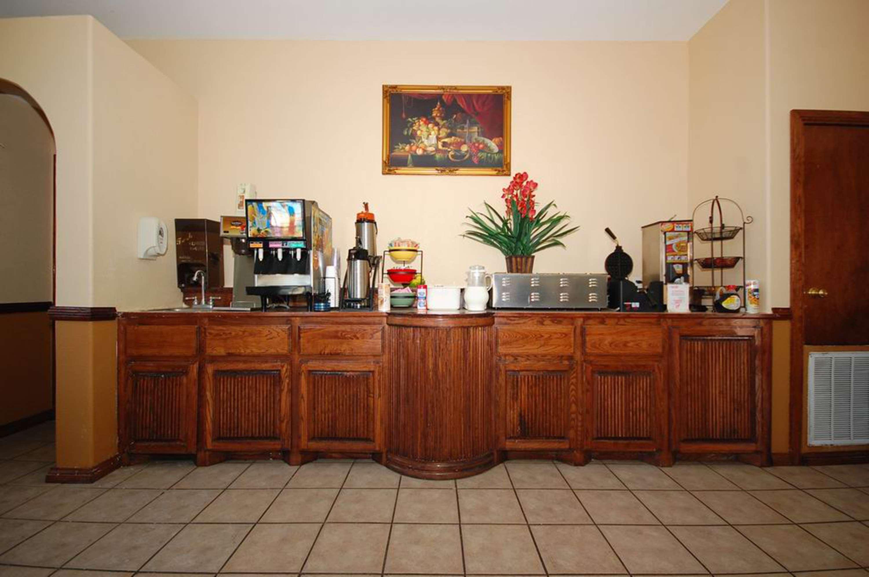 Best Western Plus Emerald Inn & Suites Garden City Extérieur photo