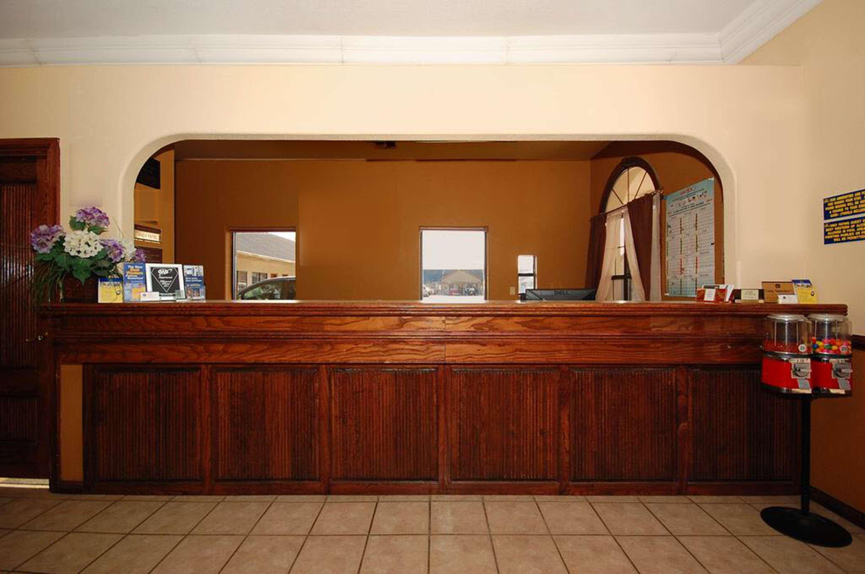 Best Western Plus Emerald Inn & Suites Garden City Extérieur photo