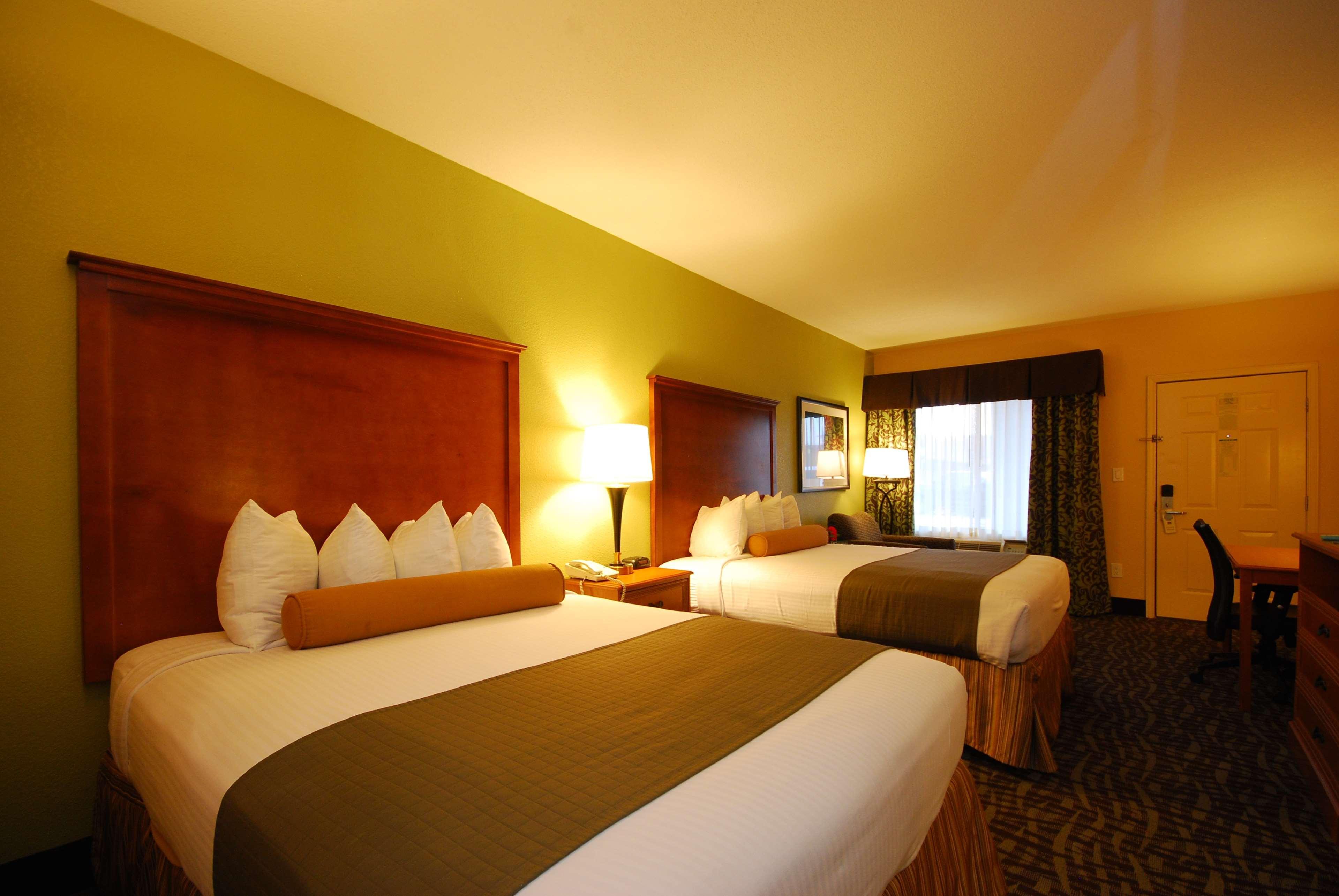 Best Western Plus Emerald Inn & Suites Garden City Extérieur photo