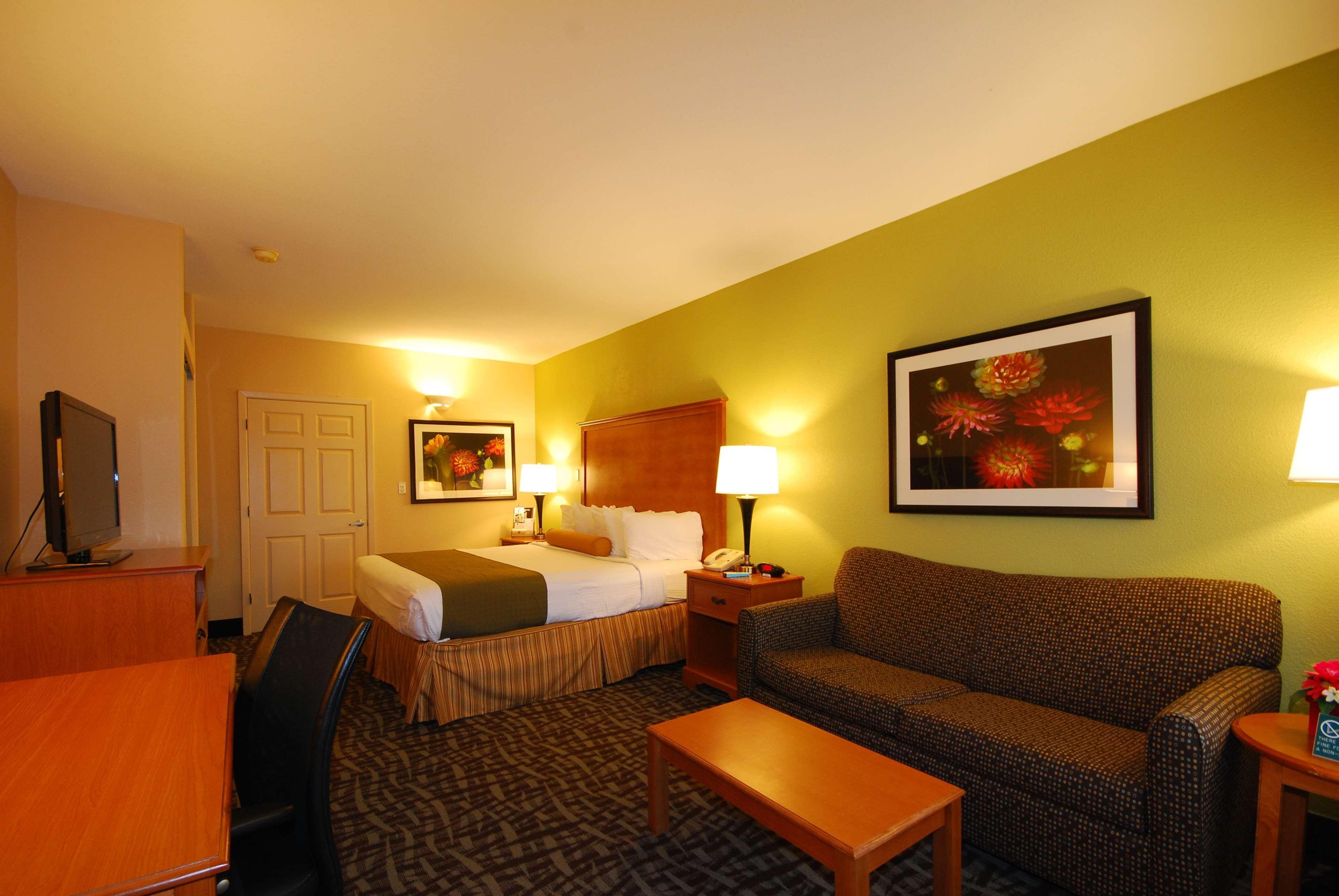 Best Western Plus Emerald Inn & Suites Garden City Extérieur photo