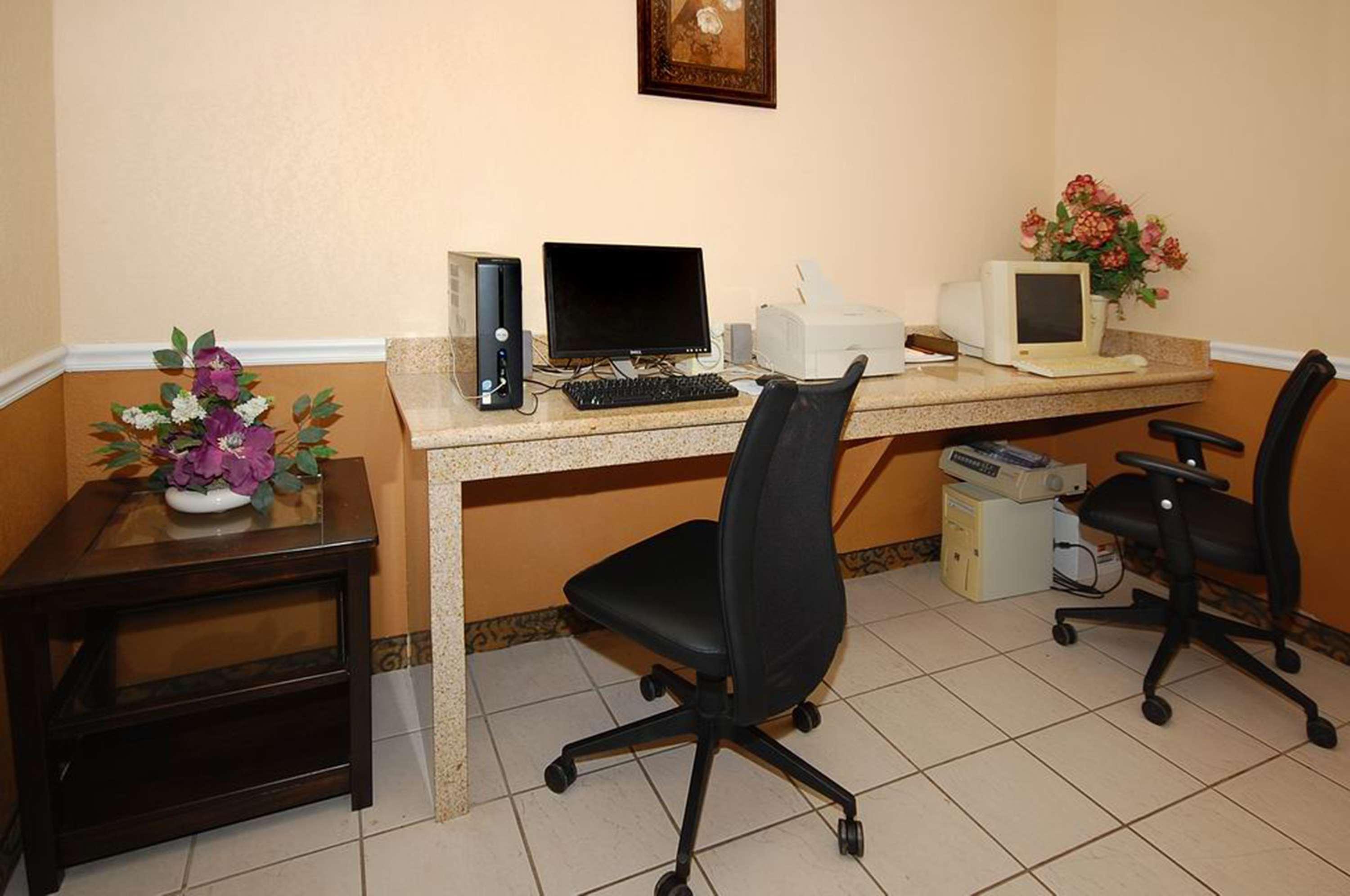 Best Western Plus Emerald Inn & Suites Garden City Extérieur photo