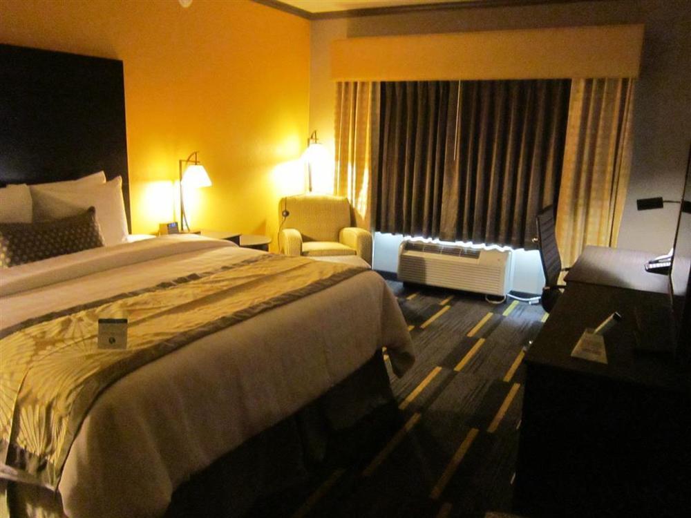 Best Western Plus Emerald Inn & Suites Garden City Chambre photo