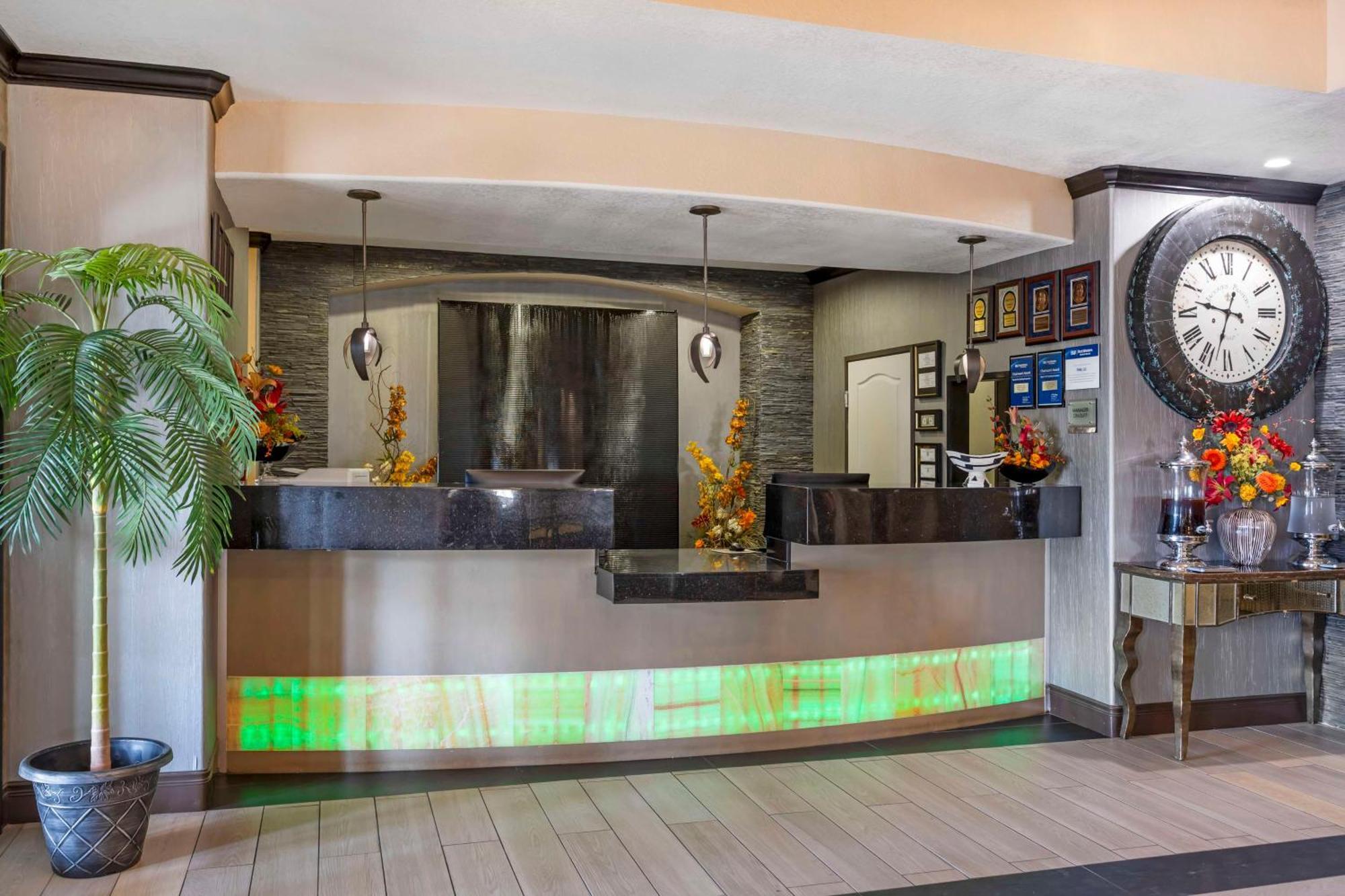 Best Western Plus Emerald Inn & Suites Garden City Extérieur photo