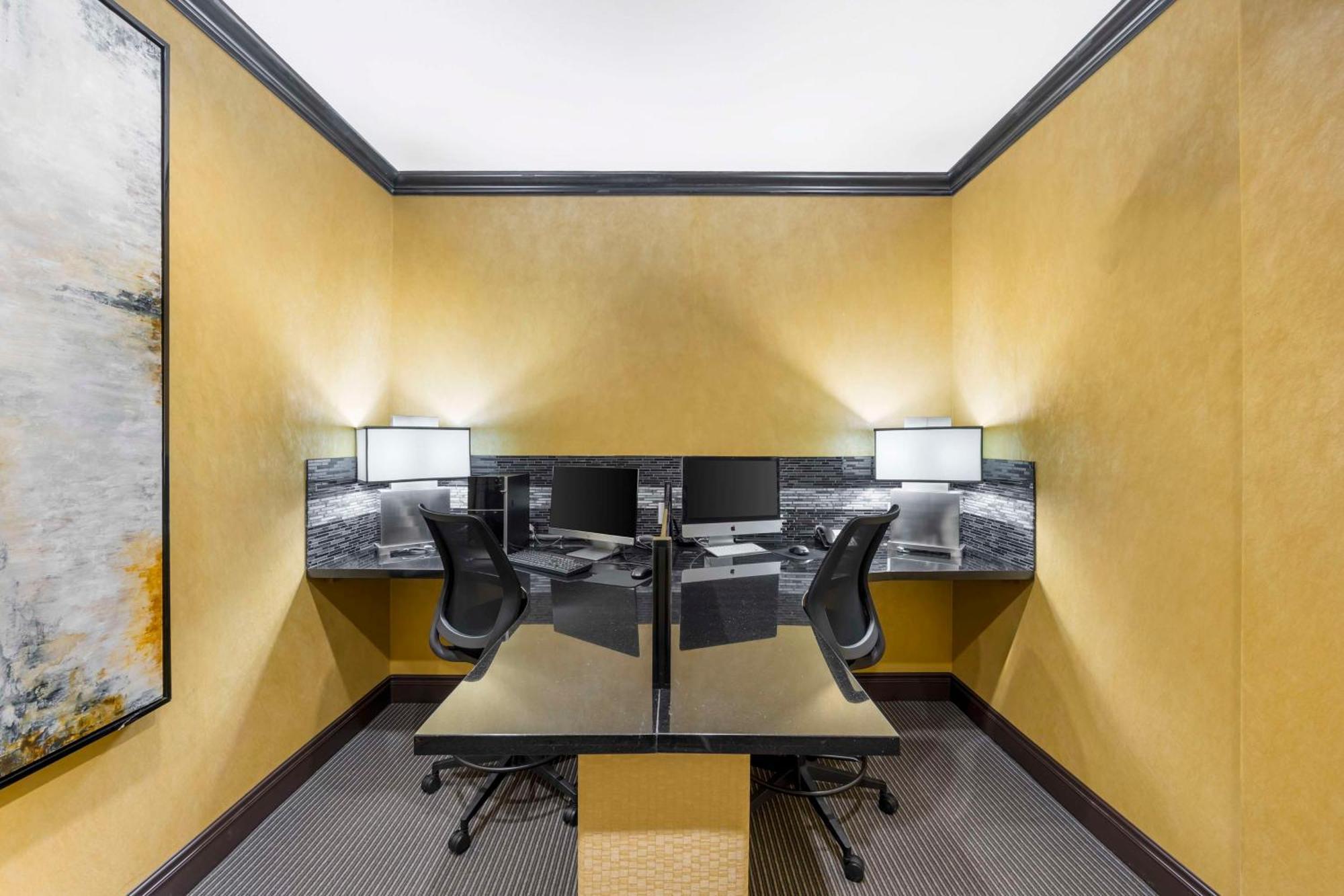 Best Western Plus Emerald Inn & Suites Garden City Extérieur photo