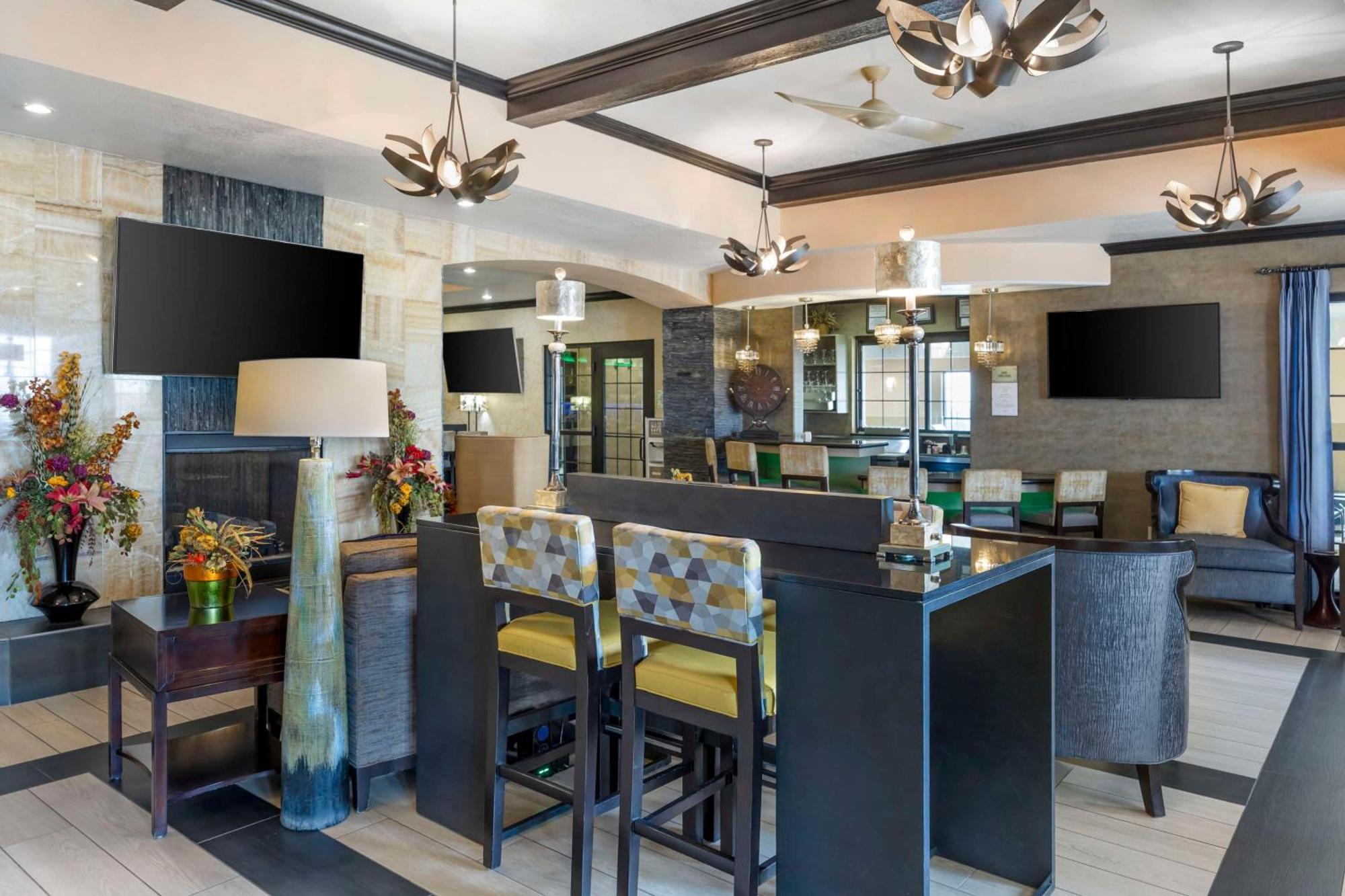 Best Western Plus Emerald Inn & Suites Garden City Extérieur photo