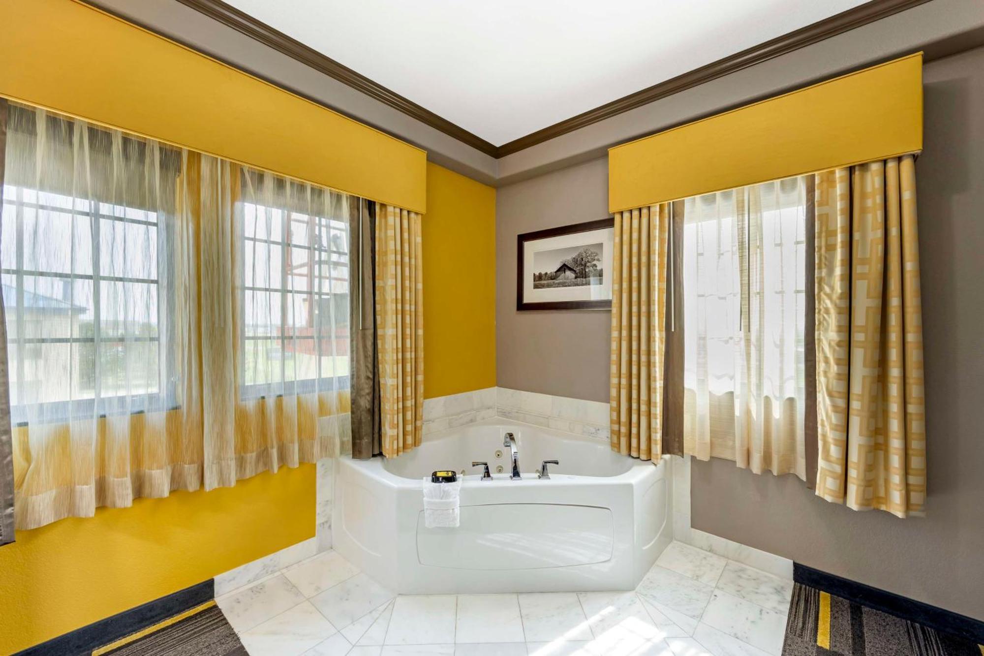 Best Western Plus Emerald Inn & Suites Garden City Extérieur photo