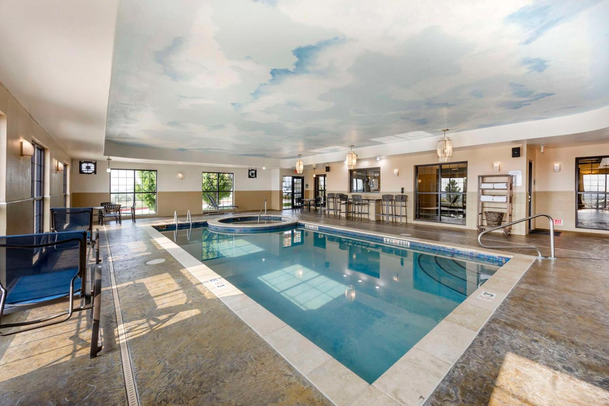 Best Western Plus Emerald Inn & Suites Garden City Extérieur photo