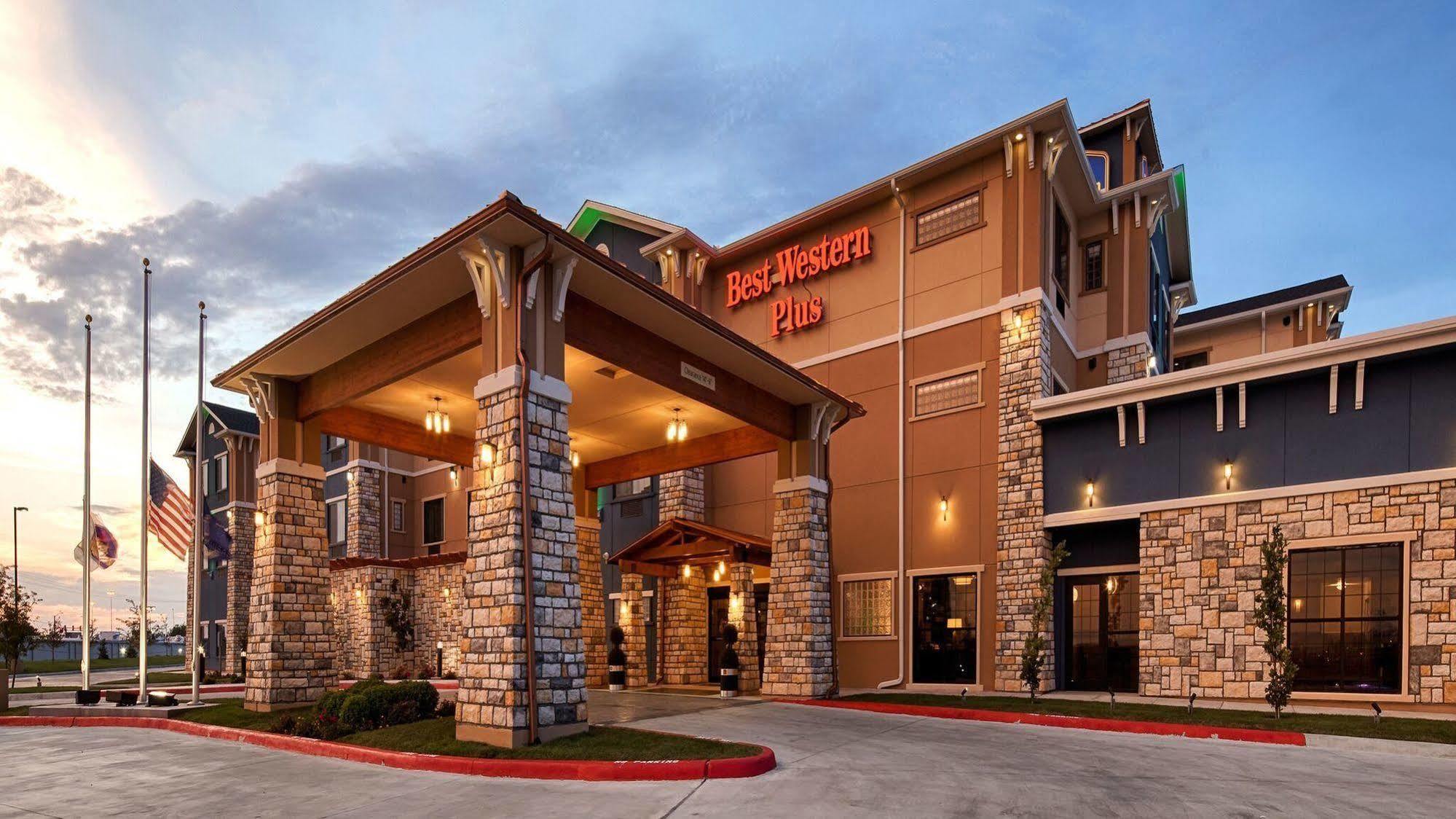 Best Western Plus Emerald Inn & Suites Garden City Extérieur photo
